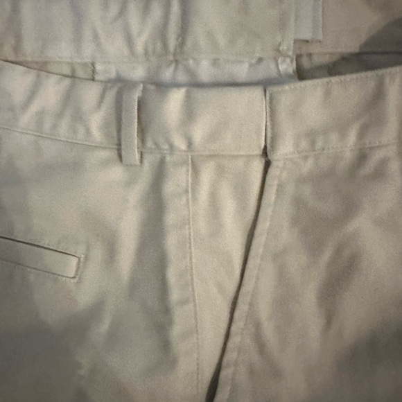 L.L. Bean Womens Stretch Shorts Size 16 Original Fit Beige  Front Pockets Cotton - Picture 8 of 9